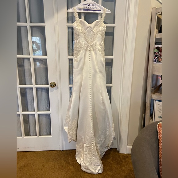 Gorgeous custom wedding gown size 4 - Picture 7 of 8